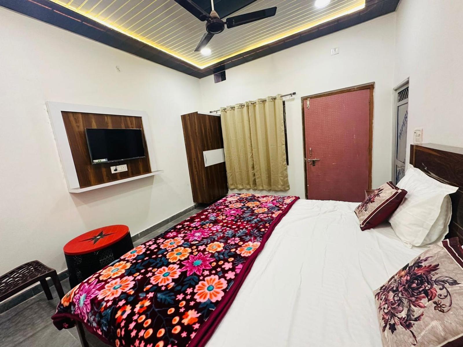 The Nirmala Palace Hotel Ayodhya Exterior photo