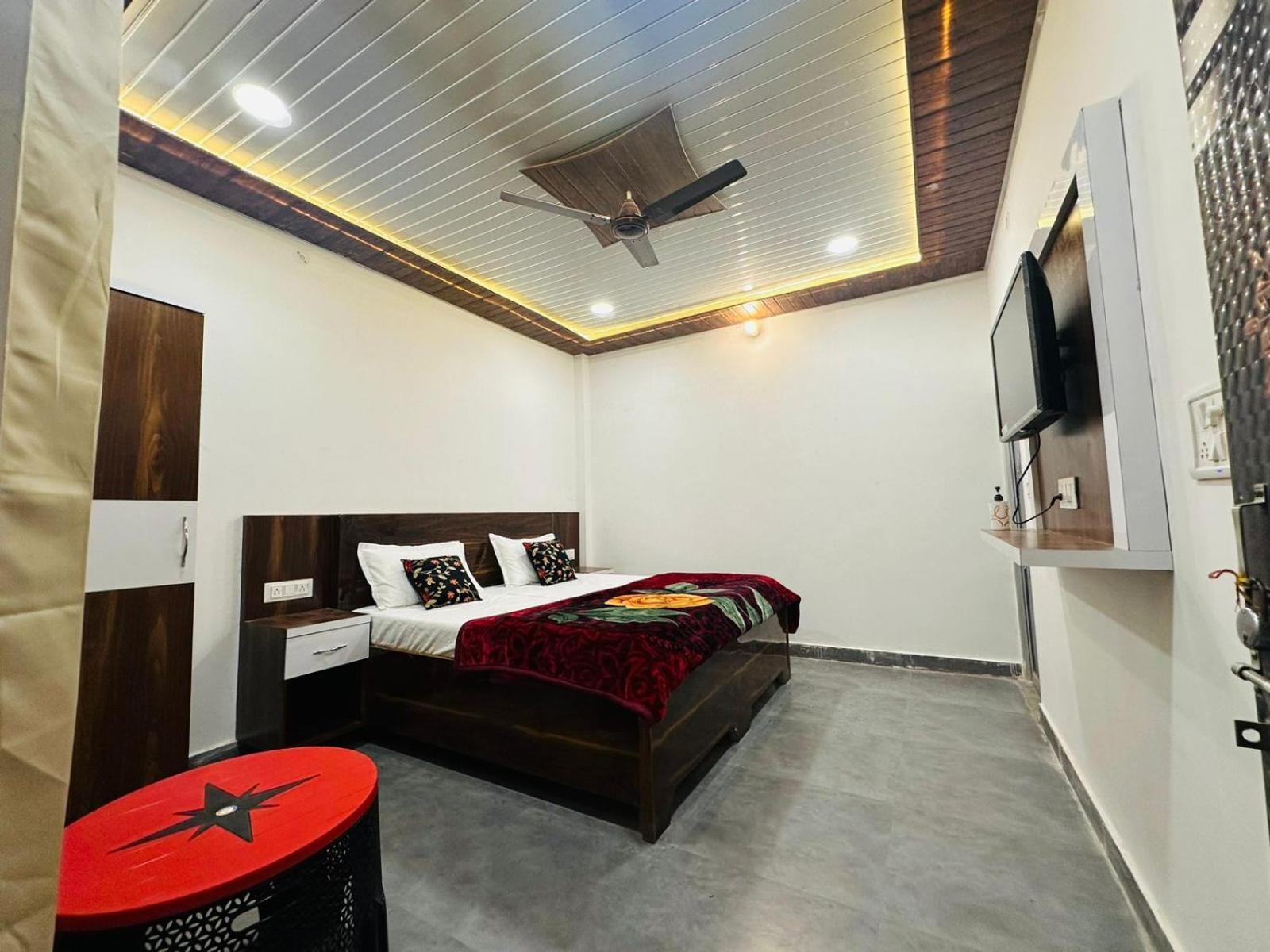 The Nirmala Palace Hotel Ayodhya Room photo